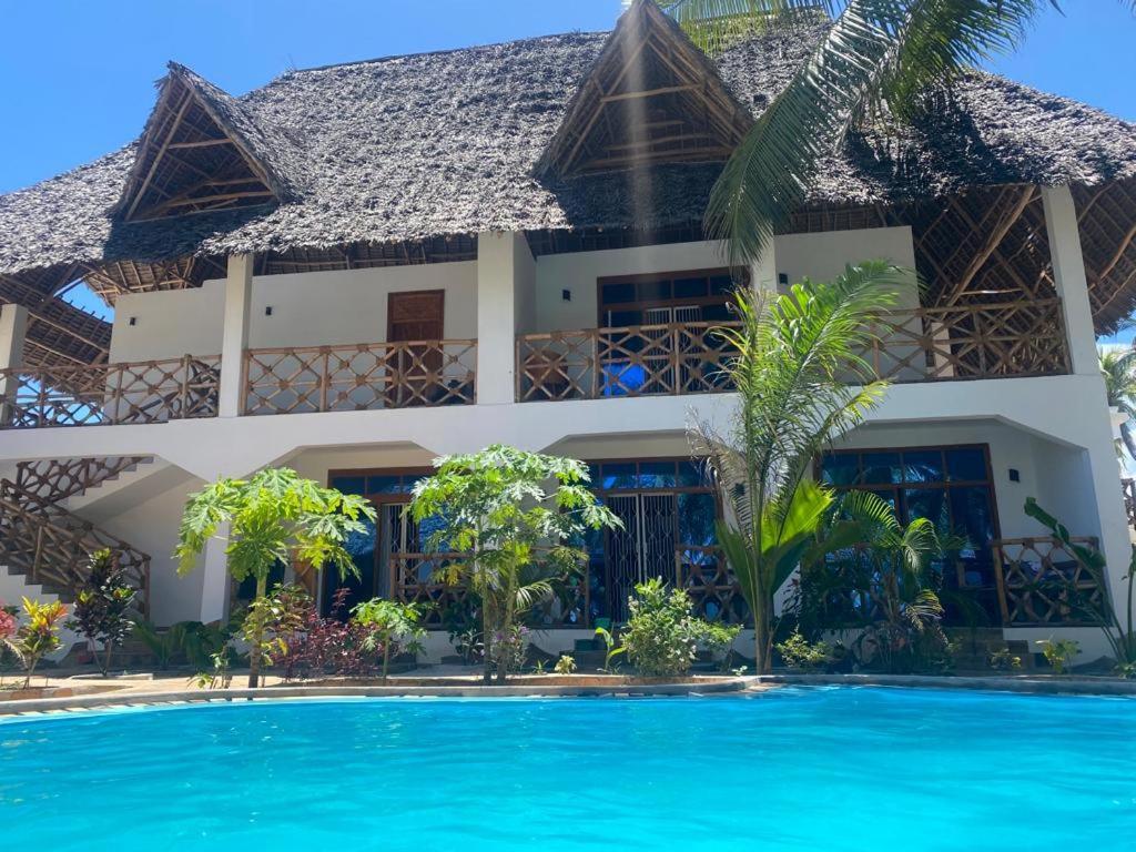 Waka Waka Bed & Breakfast Pwani Mchangani Exterior photo