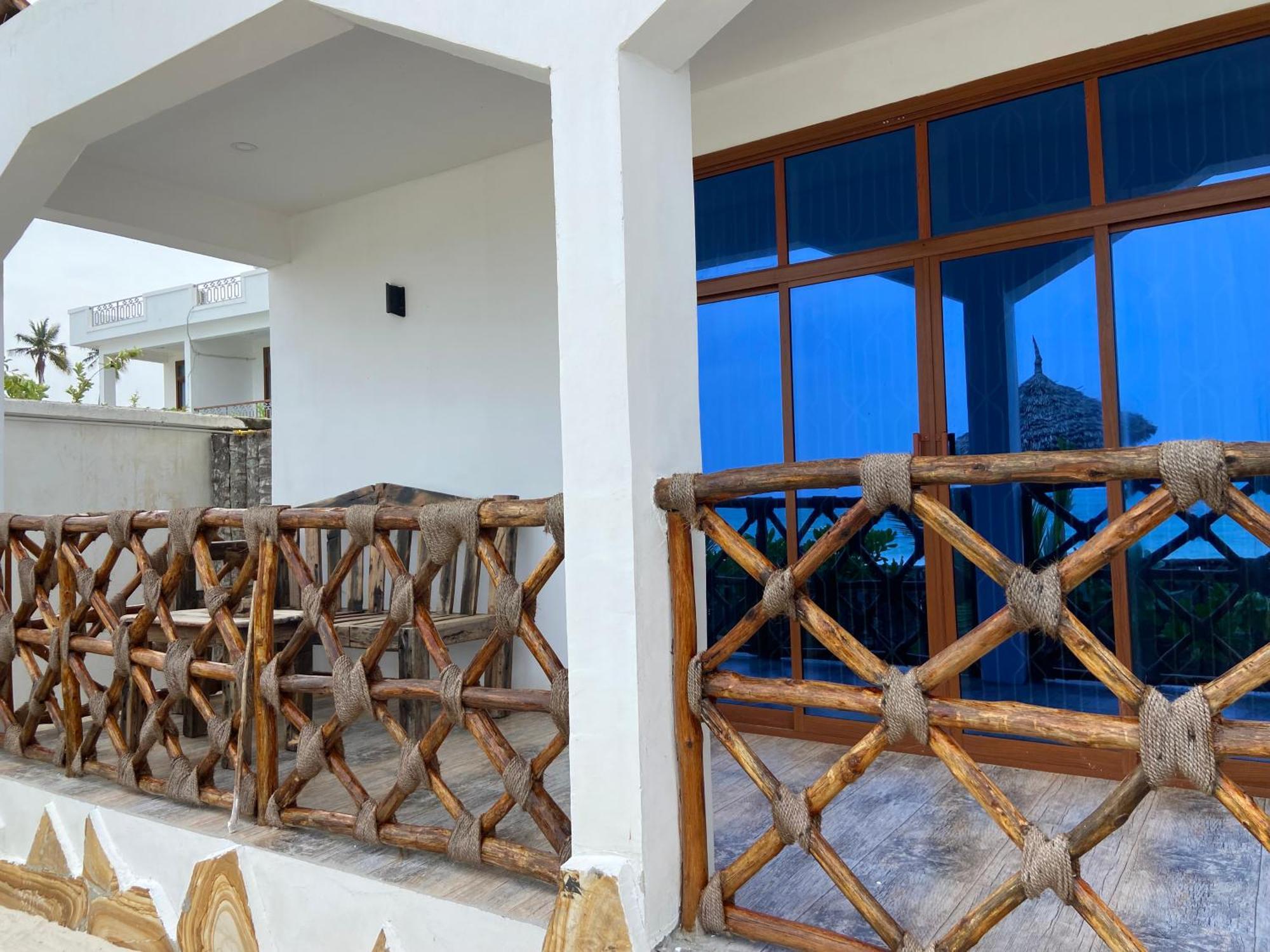 Waka Waka Bed & Breakfast Pwani Mchangani Exterior photo
