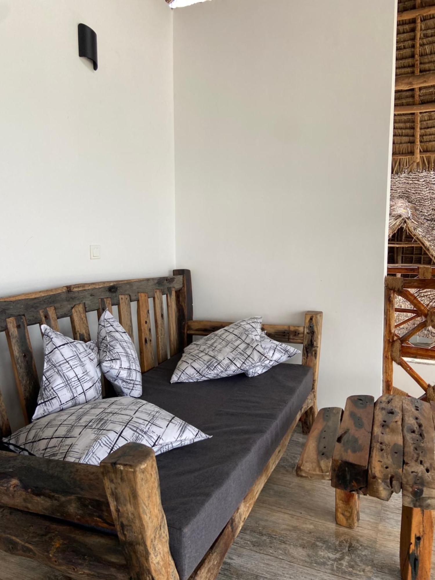 Waka Waka Bed & Breakfast Pwani Mchangani Exterior photo